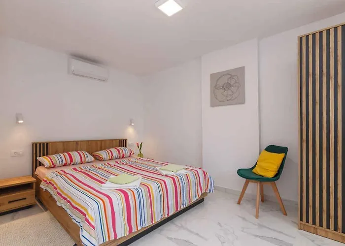 Holiday home Unit_type_terraced_house With Pool 55425 Grizane-Belgrad